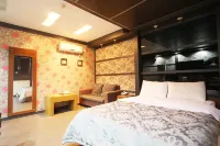 Gunsan Oh My Hotel dekat Gyeongamdong Railroad Town
