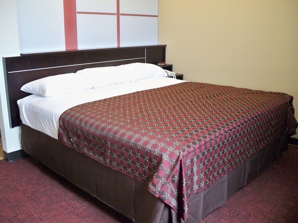 Red Roof Inn & Suites Beaumont