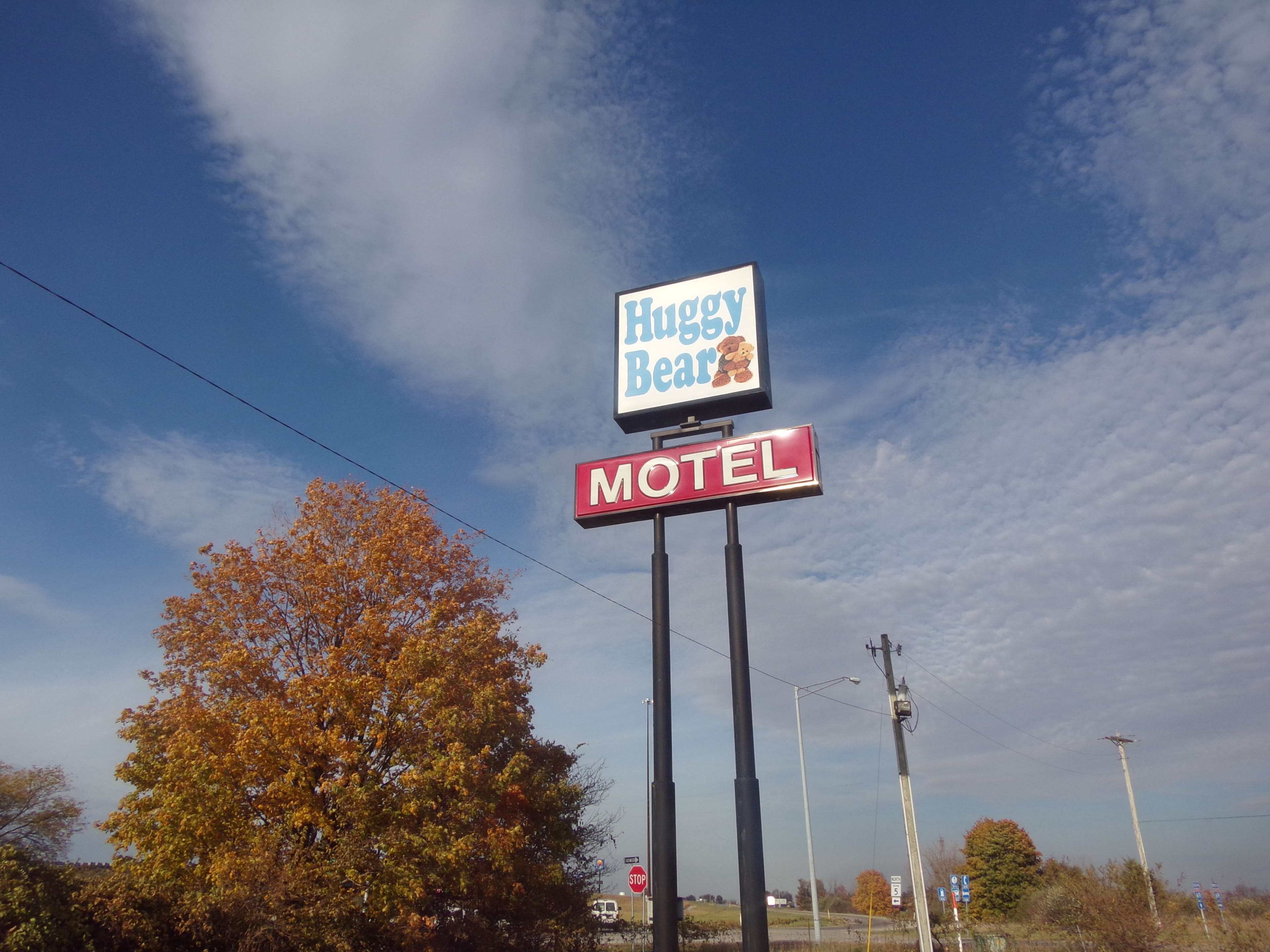 Huggy Bear Motel - Warren
