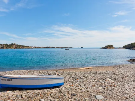 Mimosa Отели рядом с достопримечательностью «Rutes Cadaques»