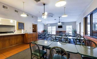 Econo Lodge Inn & Suites Fulton - Rockport