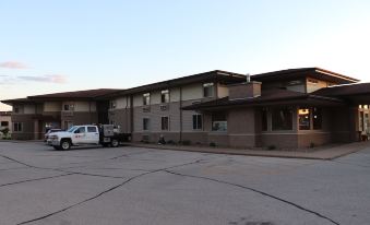 Prairie Inn and Suites Holmen/La Cross - Housity