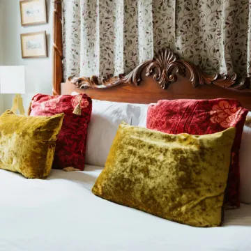 The Suite | Cardiff City Centre + Private Parking