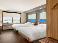 Tru by Hilton Las Vegas Airport Hotels near Bass Pro Shops