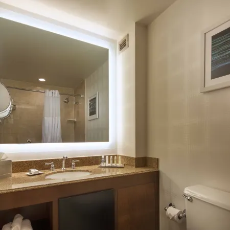 DoubleTree by Hilton Newark-Fremont