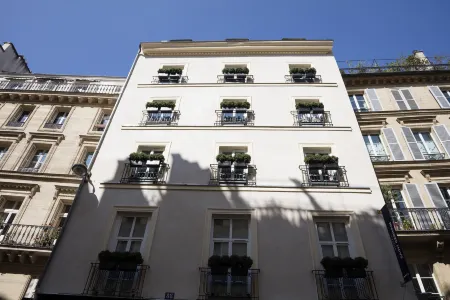 Hôtel Saint Germain Отели рядом с достопримечательностью «Сад Отель де Сан»