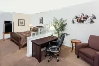 Travelodge by Wyndham Shreveport La