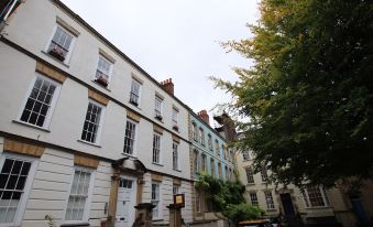 Elegant Georgian Apartment Near Clifton Village