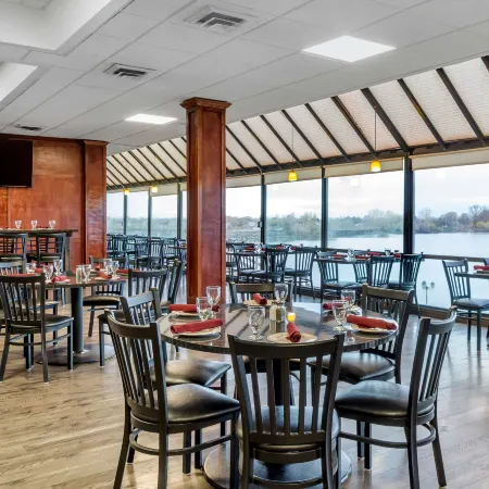 Best Western Plus Lake Front Hotel