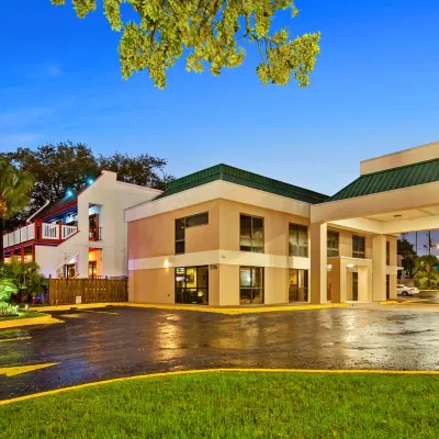 Best Western Oak Manor Hotels near Biloxi Tour Train