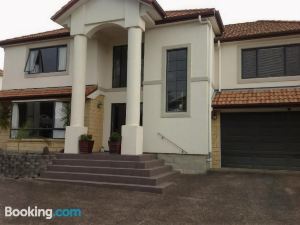 Howick Luxury Large Home