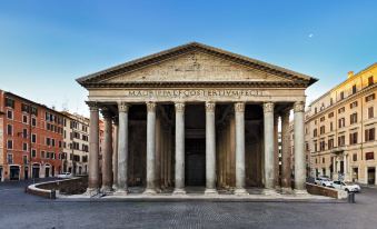 Courtyard Rome Central Park