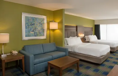 Holiday Inn Express & Suites Clifton Park Hotels in der Nähe von Out of Our Closet