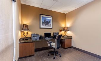 Comfort Inn & Suites Shawnee North Near I-40
