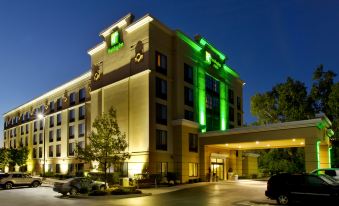 Holiday Inn & Suites Ann Arbor Univ. Michigan Area