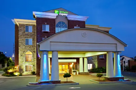 Holiday Inn Express & Suites Lexington-Downtown/University Отели рядом с достопримечательностью «Кладбище Лексингтон»