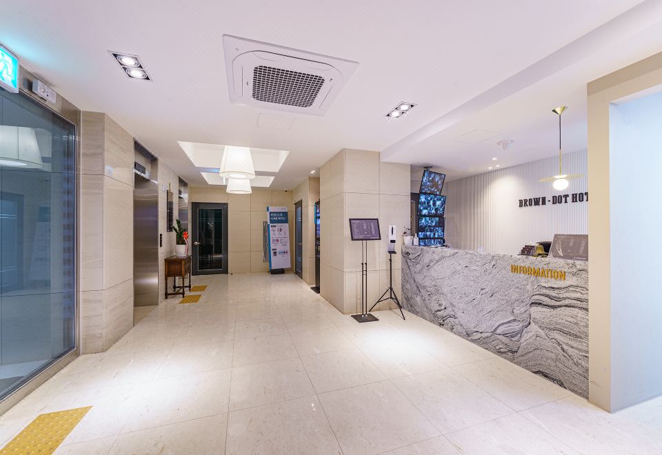 2. 브라운도트 호텔..