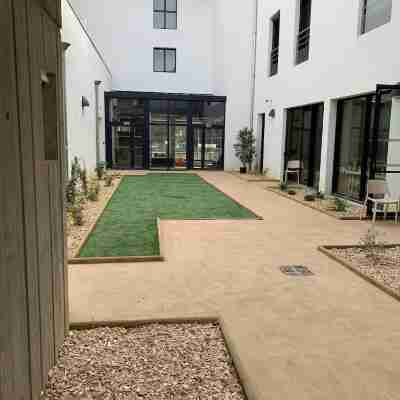 CIS Lamourelle Hotel Exterior