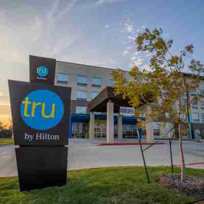 Tru by Hilton Allen Dallas Hotel Exterior