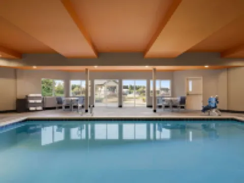 La Quinta Inn & Suites by Wyndham Springfield Hotels in Springfield