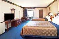 Travelodge by Wyndham Sunset-Huntington Beach Ocean Front - Strand