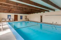 Rodeway Inn & Suites - Pools