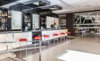 Leonardo Hotel Torremolinos - ที่มีบาร์