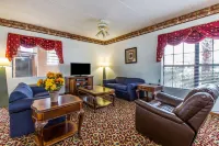 Econo Lodge Inn & Suites - Moteles