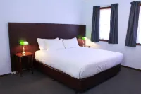 Margaret River Motel - parking