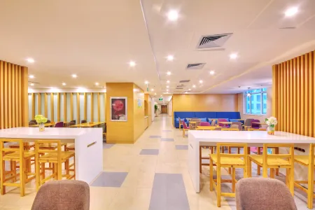 Holiday Inn Express Tangshan (Aegean Shopping Center Branch) Отели рядом с достопримечательностью «Tangshan Vocational and Technical College»