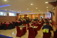 Puncak Budget Hotel - parking