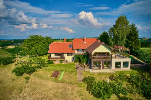 Holiday House Podhamer Boris