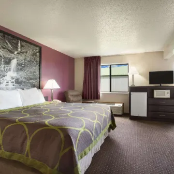 Super 8 by Wyndham Cameron