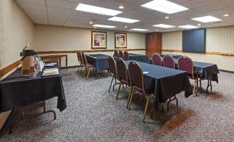 Clarion Pointe OKC Airport