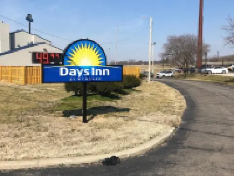 Days Inn & Suites by Wyndham Caseyville Hotels in Caseyville