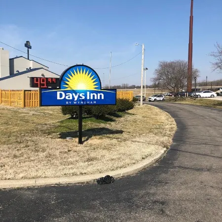 Days Inn & Suites by Wyndham Caseyville