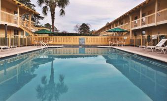 La Quinta Inn by Wyndham Savannah Midtown - Housity