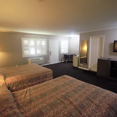 Alpha Inn and Suites Hotels near Palace of Fine Arts