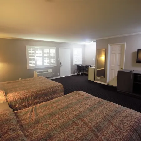 Alpha Inn and Suites Отели рядом с достопримечательностью «Развалины общественного бассейна Сатро»