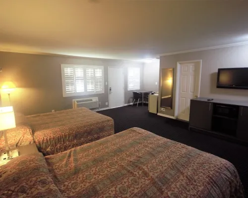Alpha Inn and Suites Hotels near Lands End