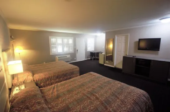 Alpha Inn and Suites Hoteles cerca de Baños de Sutro