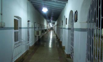 Hotel Grand Barrack - Housity