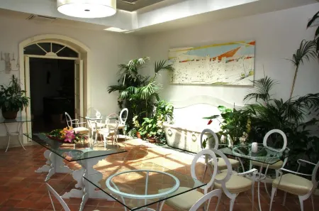 Hotel & Residenza 100 Torri Отели рядом с достопримечательностью «Centro IAT»