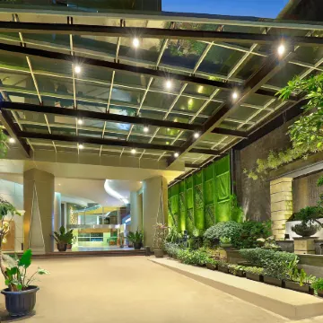 Yuan Garden Pasar Baru Отели рядом с достопримечательностью «Собор Джакарты»