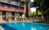 Crowne Plaza DAR ES SALAAM by IHG - piscina