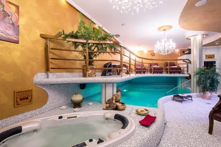 Golden Royal Boutique Hotel & Spa Отели рядом с достопримечательностью «Восточнословацкий музей»