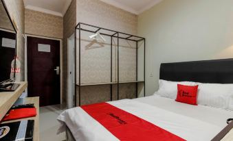 RedDoorz Plus Near Lippo Cikarang Mall