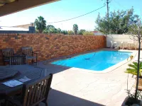 Acacia Motel - Pools