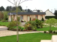 Logis Hôtel le Clos du Vigneron Các khách sạn ở Gien