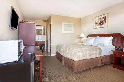 Howard Johnson by Wyndham Kingston Hotels in Kingston